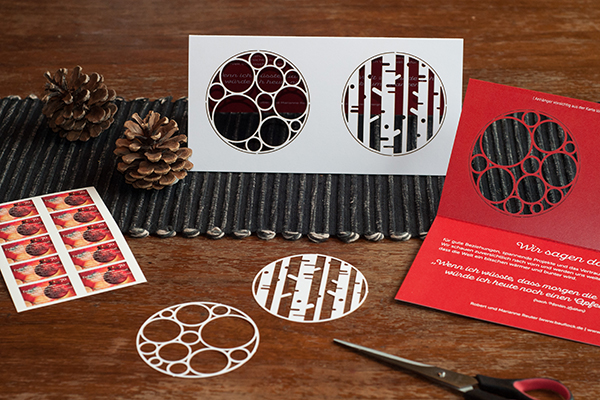 Eine Weihnachtskarte mit Laserstanzung